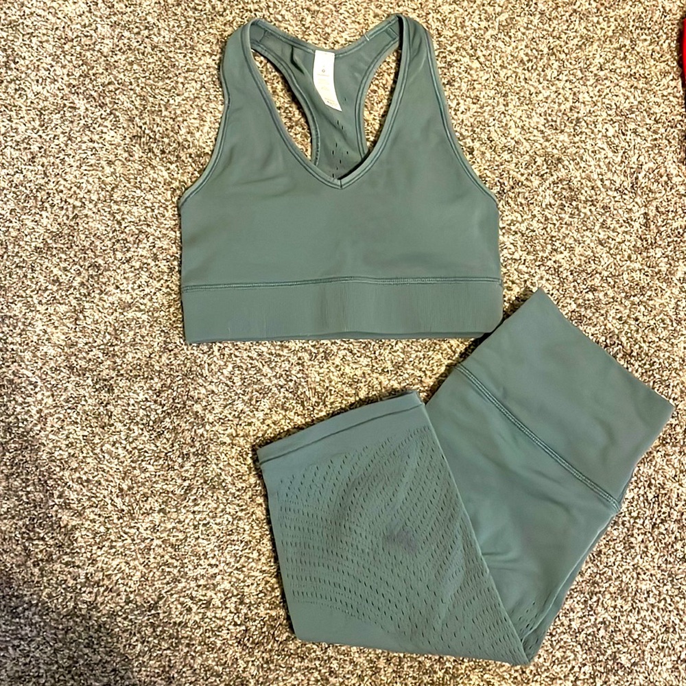 Lululemon brand new activewear matching set. Out of stock on site.